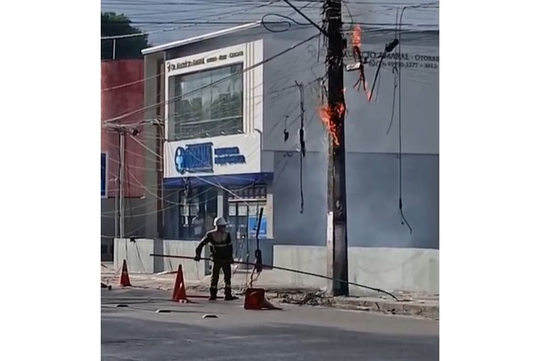 poste-pega-fogo-no-centro-de-porto-seguro